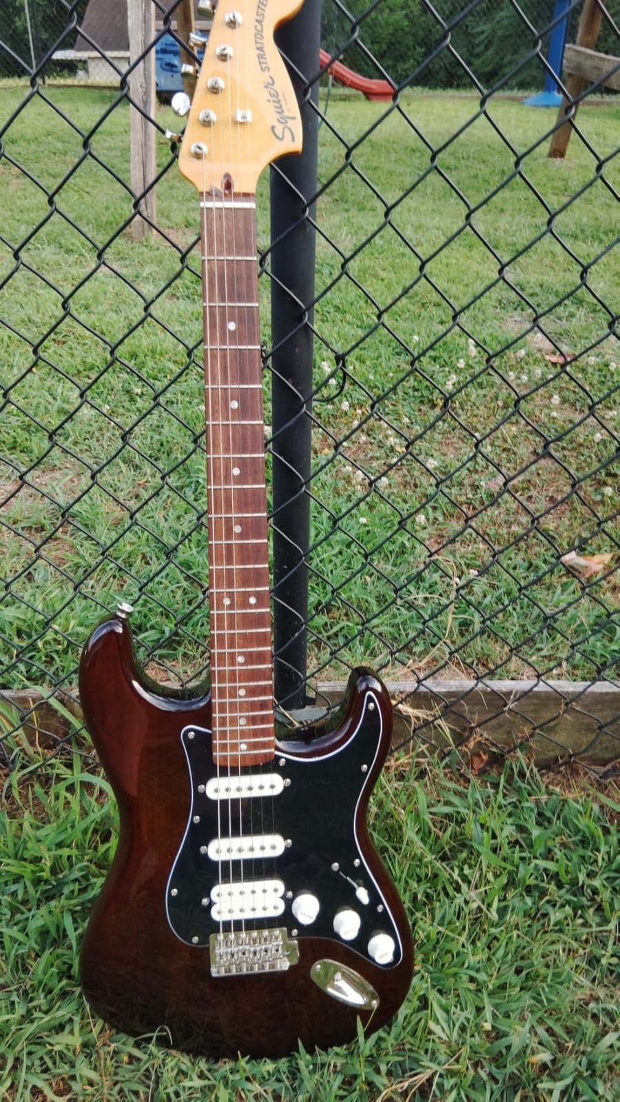 Squier Classic Vibe 60s Stratocaster Electric Guitar, Candy Apple Red customer photo 1