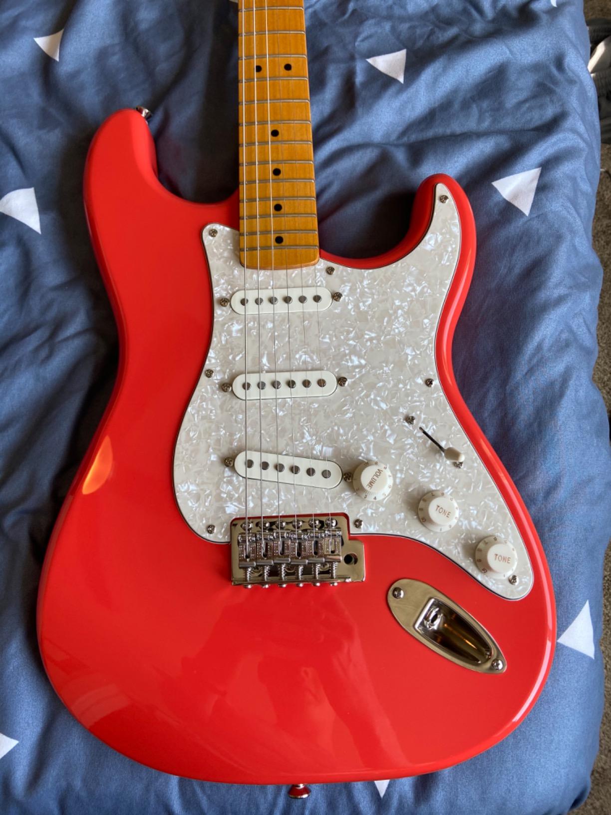 Squier Classic Vibe 60s Stratocaster Electric Guitar, Candy Apple Red customer photo 2