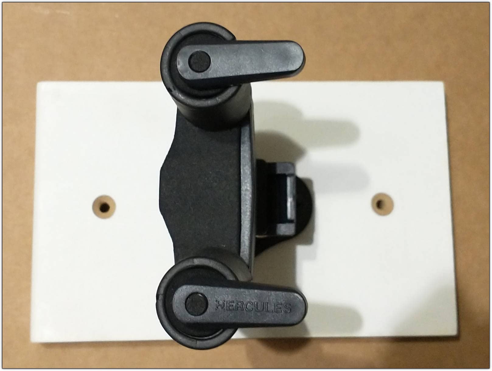 Hercules Stands GSP39WB Plus Short Arm Steel Base Wall Mount Guitar Hanger with Auto Grip System customer photo 1