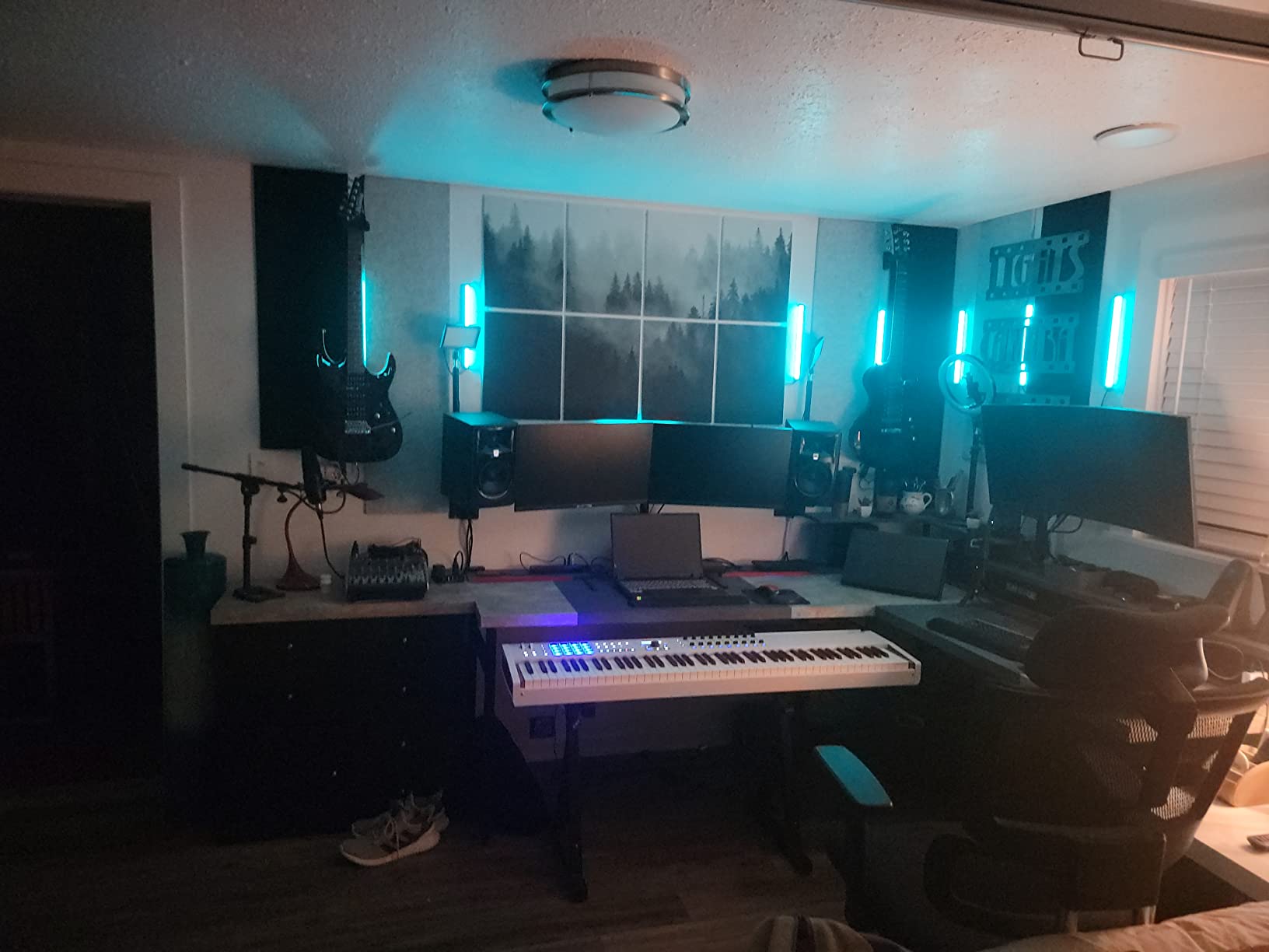 Arturia KeyLab 88 MkII 88 Key Weighted USB MIDI Keyboard Controller — Aftertouch, Velocity Sensitive, Hammer-Action, Piano Feel, With 16 Drum Pads, 9 Faders, 9 Knobs and Analog Lab V Software Included customer photo 1