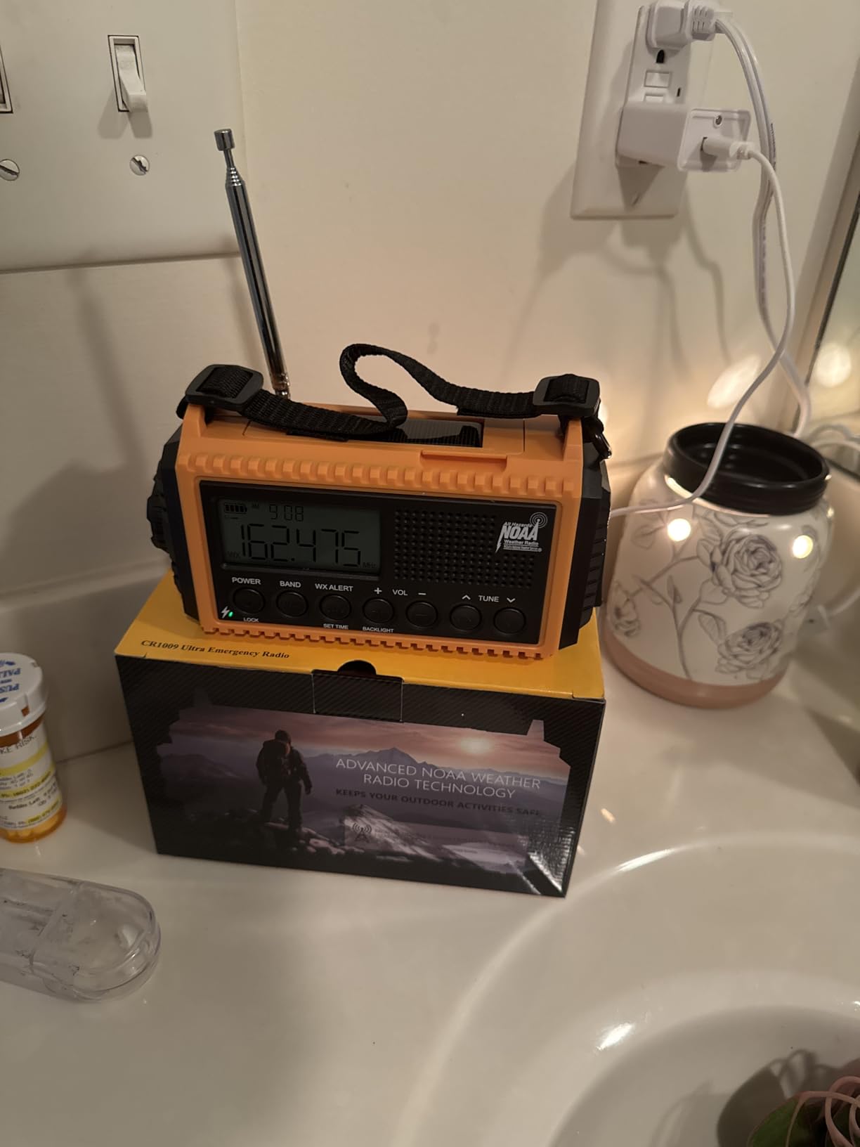 Eoxsmile Emergency Radio with NOAA Weather Alert, Solar Hand Crank Portable customer photo 1