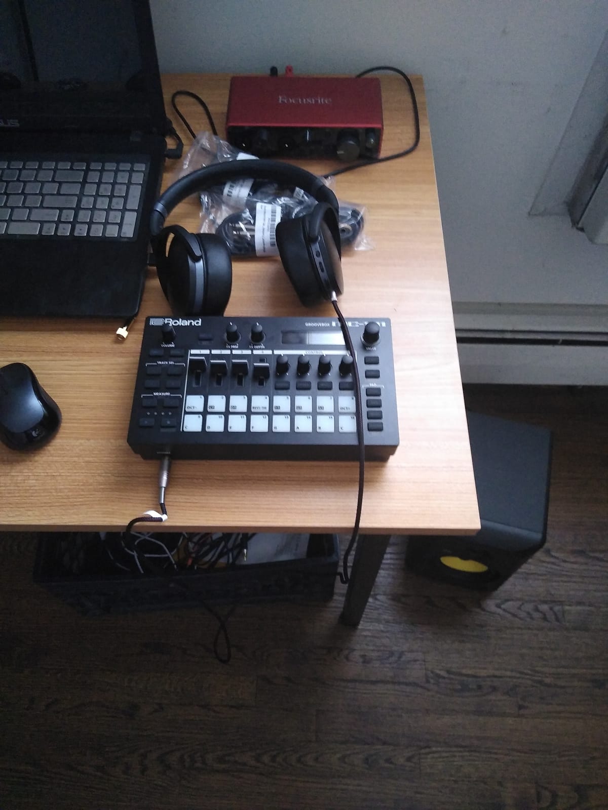 Roland MC-101 Groovebox Compact Music Production Workstation (MC-101) customer photo 2