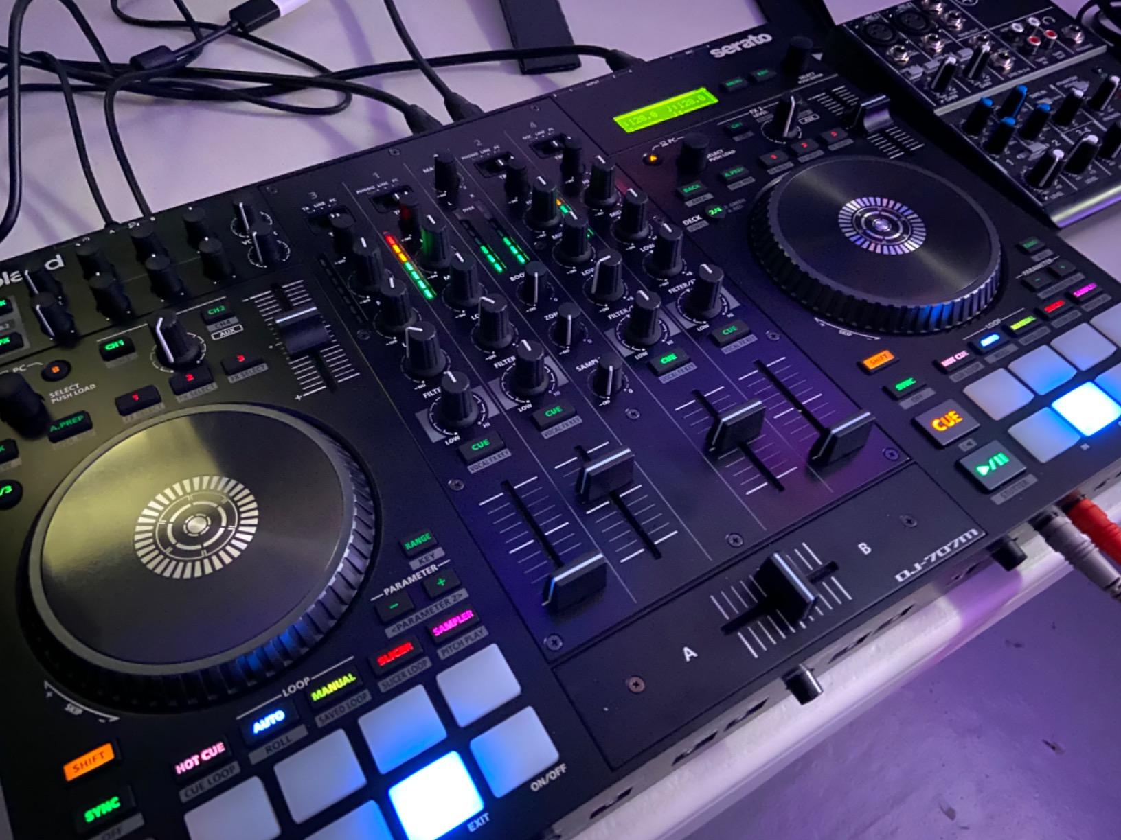 Roland DJ-707M DJ Controller customer photo 1