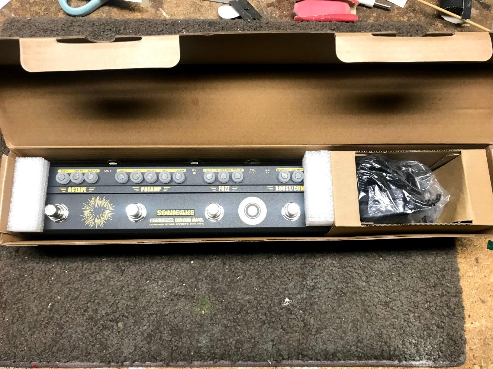 SONICAKE Bass Effects Pedals Multieffect Preamp Compressor Boost Fuzz Octave Multi Effects Pedal Boom Ave With FX Loop customer photo 2