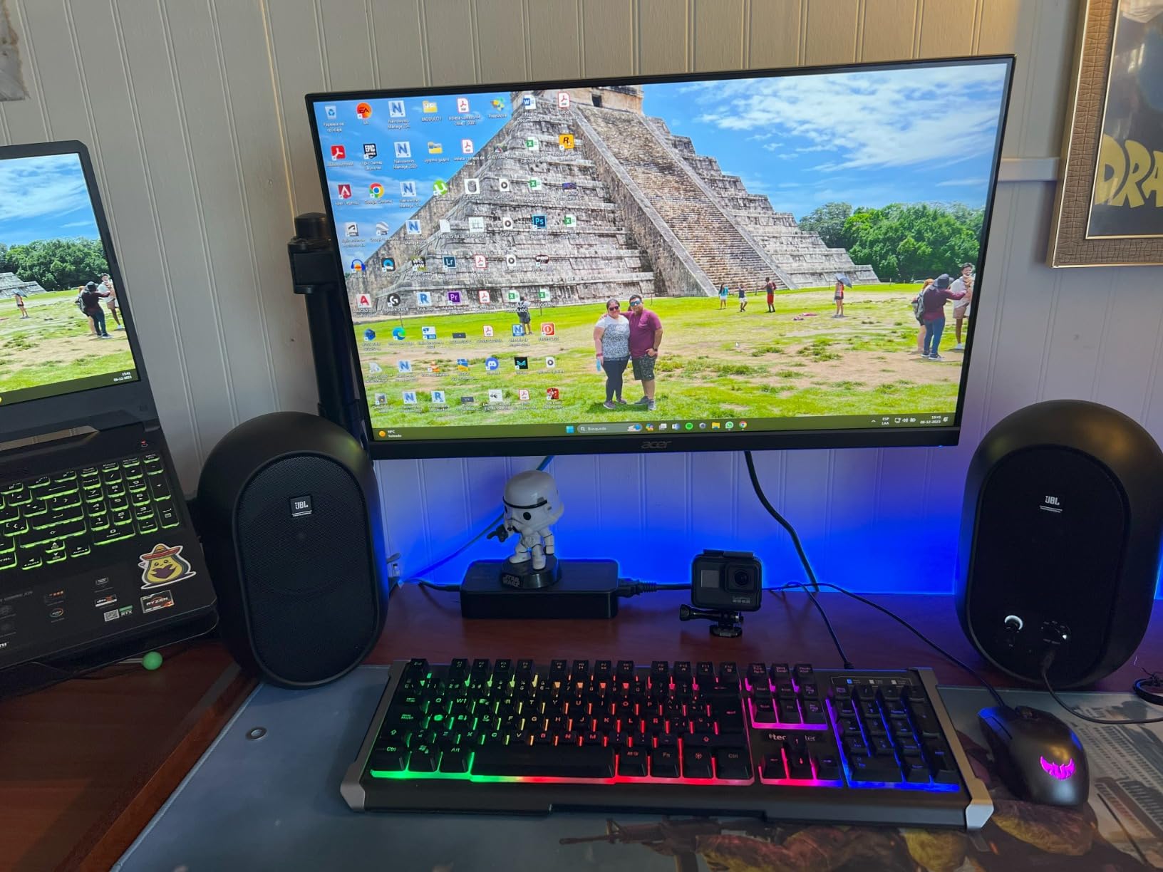 JBL Professional 1 Series 104-BT Compact Desktop Reference Monitors with Bluetooth, White, Sold as Pair, 4.5-inch Speaker customer photo 1