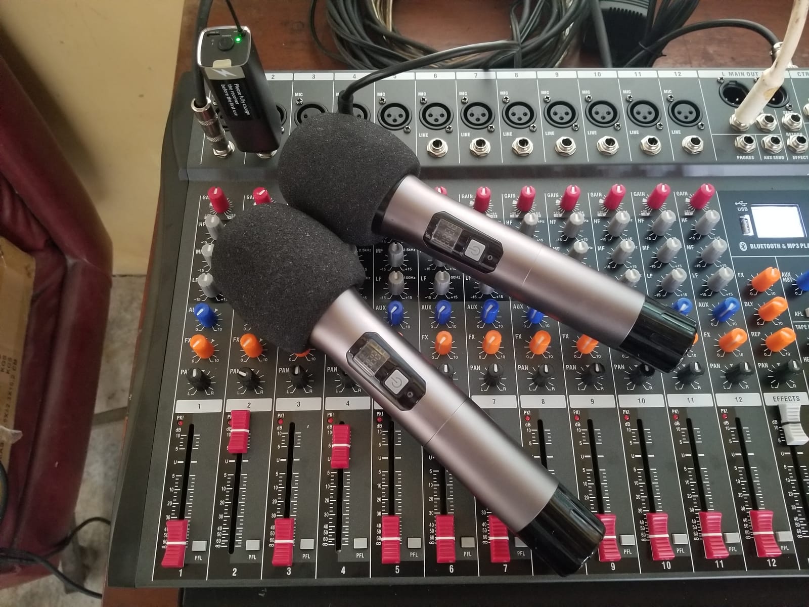 TONOR Wireless Microphones, Mic System with Rechargeable Receiver customer photo 1