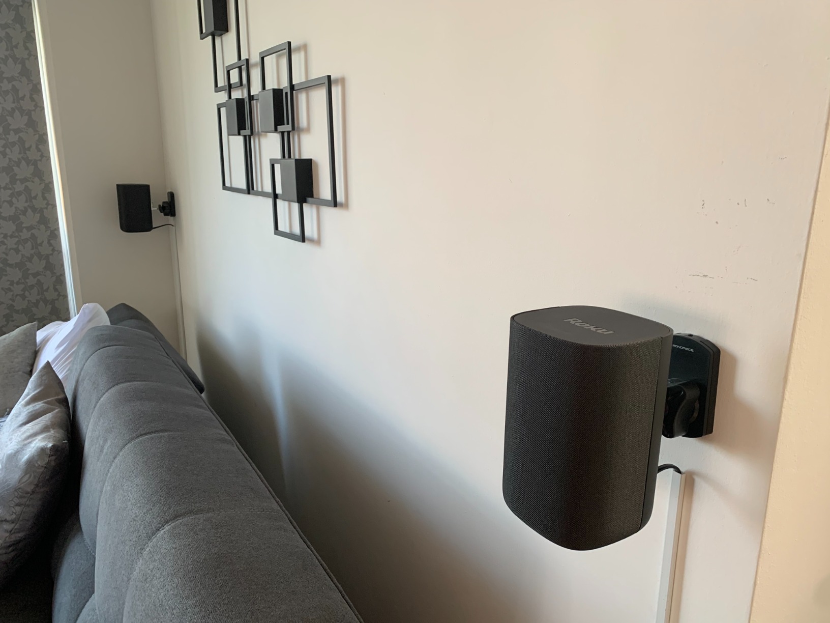 Roku Wireless Speakers, Set of 2 (Pack of 1) customer photo 1