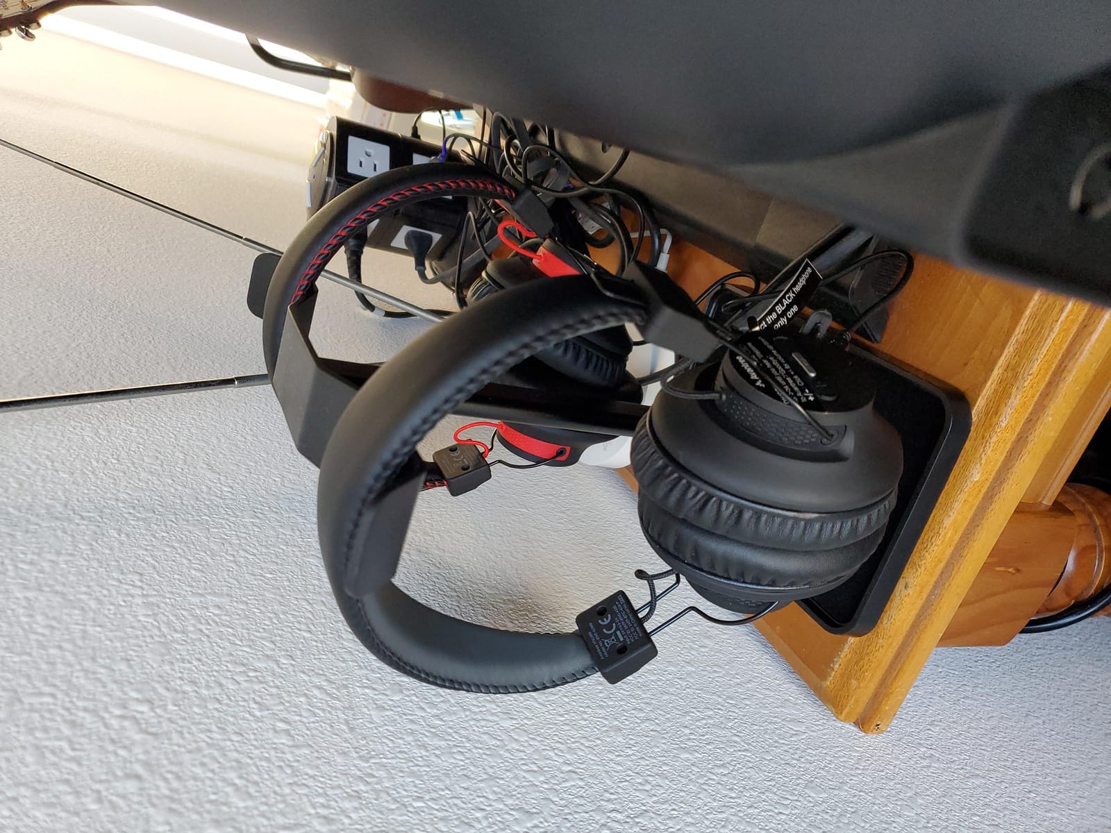 Avantree HT41899 - Dual Wireless TV Headphones with Transmitter customer photo 1