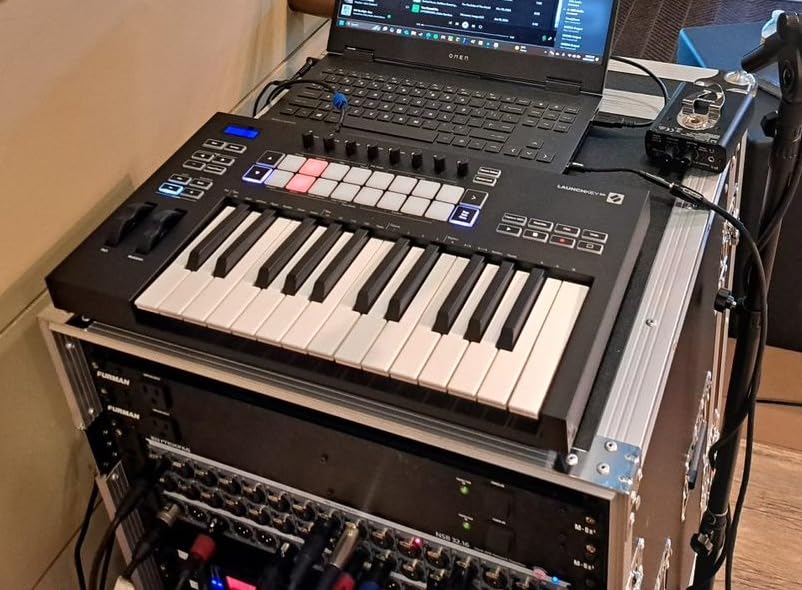 Novation Launchkey 25 [MK3] MIDI Keyboard Controller - Seamless Ableton Live Integration. Chord Mode, Scale Mode, and Arpeggiator — All the software you need for Music Production customer photo 1