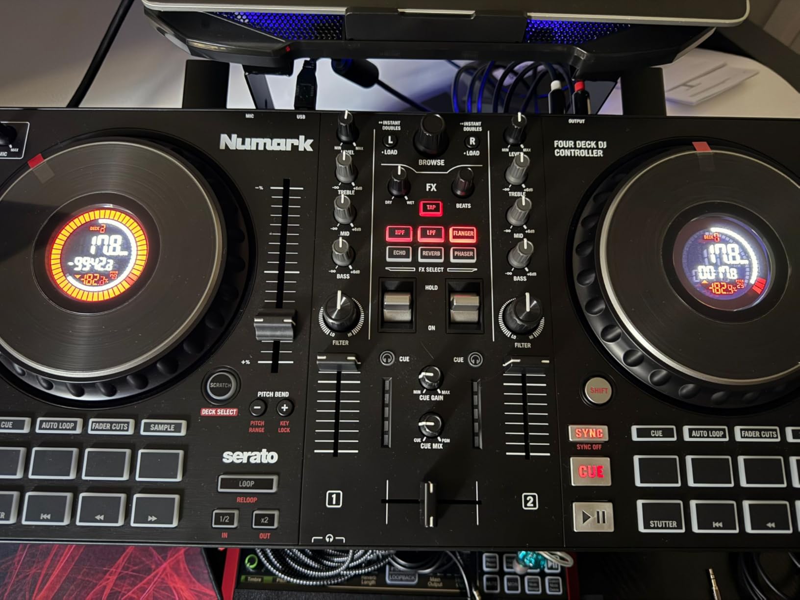 Numark Mixtrack Platinum FX DJ Controller customer photo 1