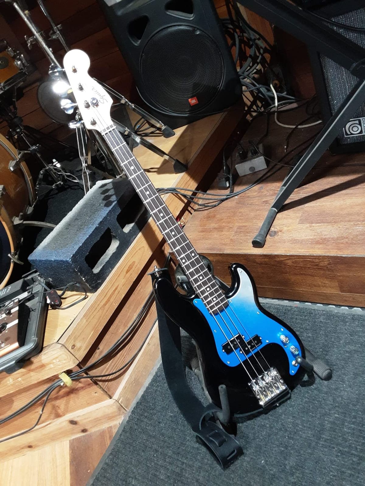 Squier Mini Precision Bass, Black, Laurel Fingerboard customer photo 2