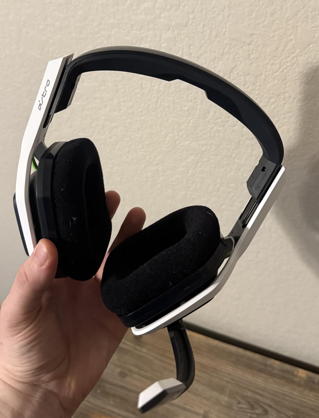 ASTRO Gaming Logitech G A20 Gen 2 Wireless Headset Xbox - White/Green customer photo 2