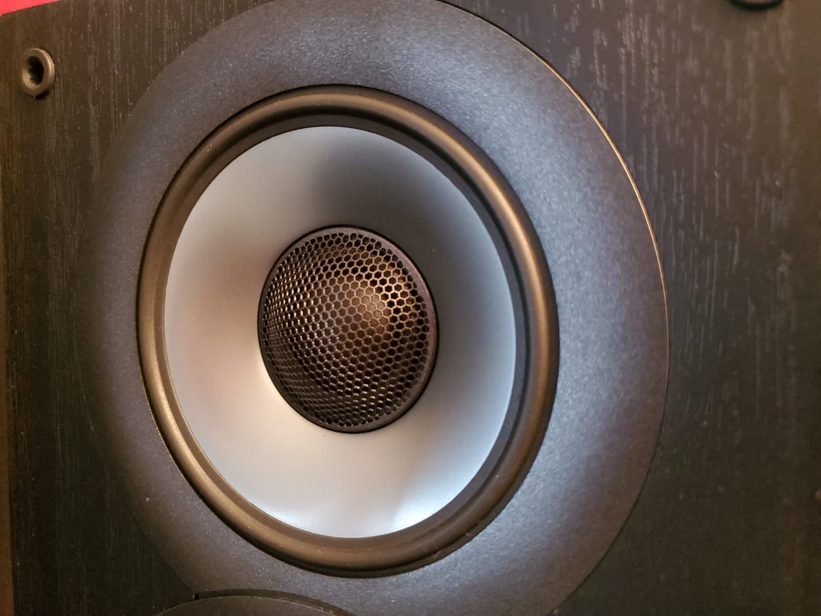 ELAC Uni-Fi 2.0 UB52 Bookshelf Speakers (Pair), Black (UB52-BK) customer photo 1