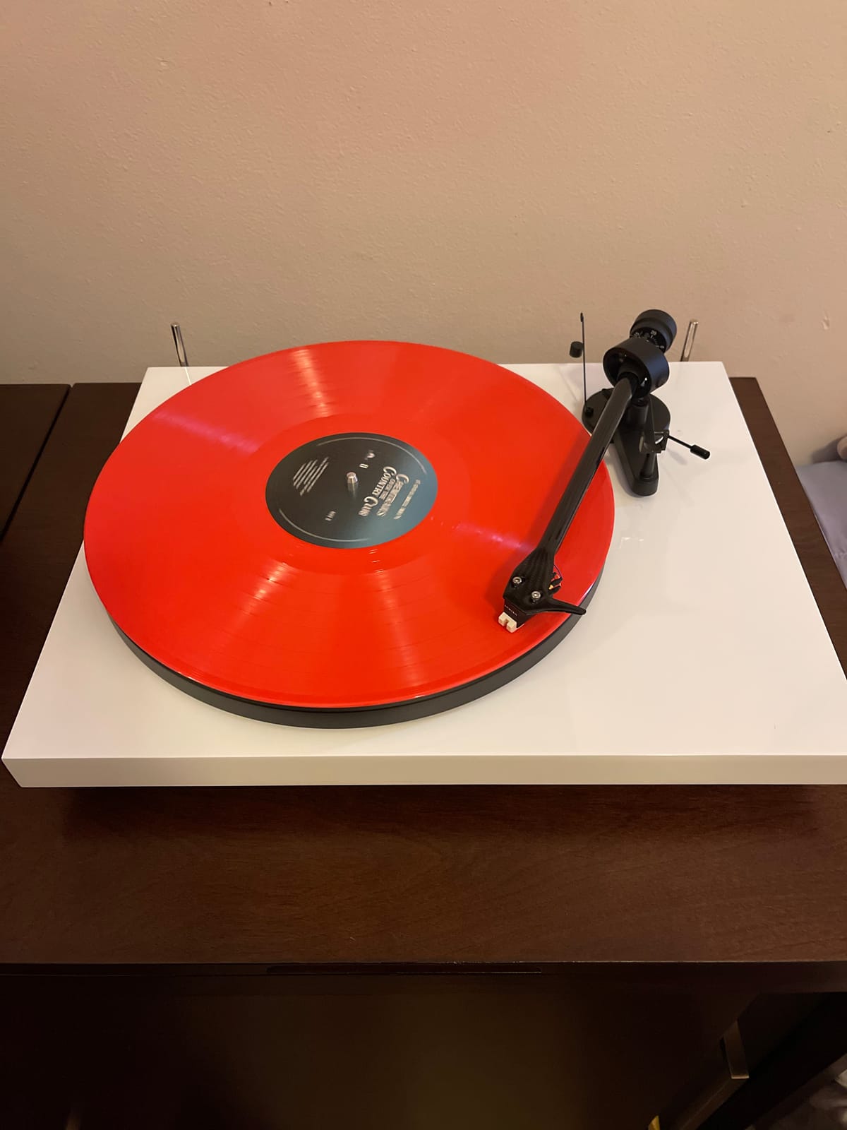 Pro-Ject Debut Carbon EVO Turntable with Sumiko Rainier Cartridge (Gloss White) customer photo 1