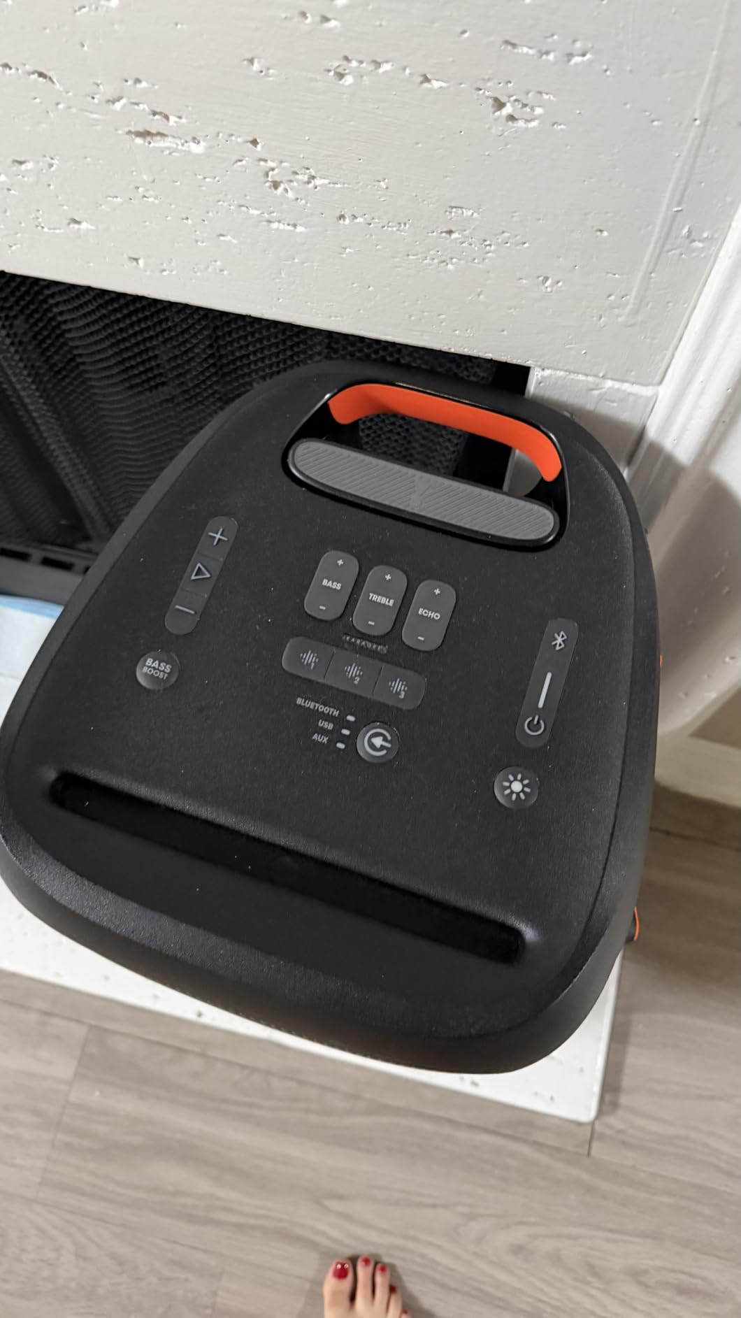 JBL Partybox 310 - Portable Party Speaker with Long Lasting Battery, Powerful JBL Sound and Exciting Light Show,Black customer photo 1