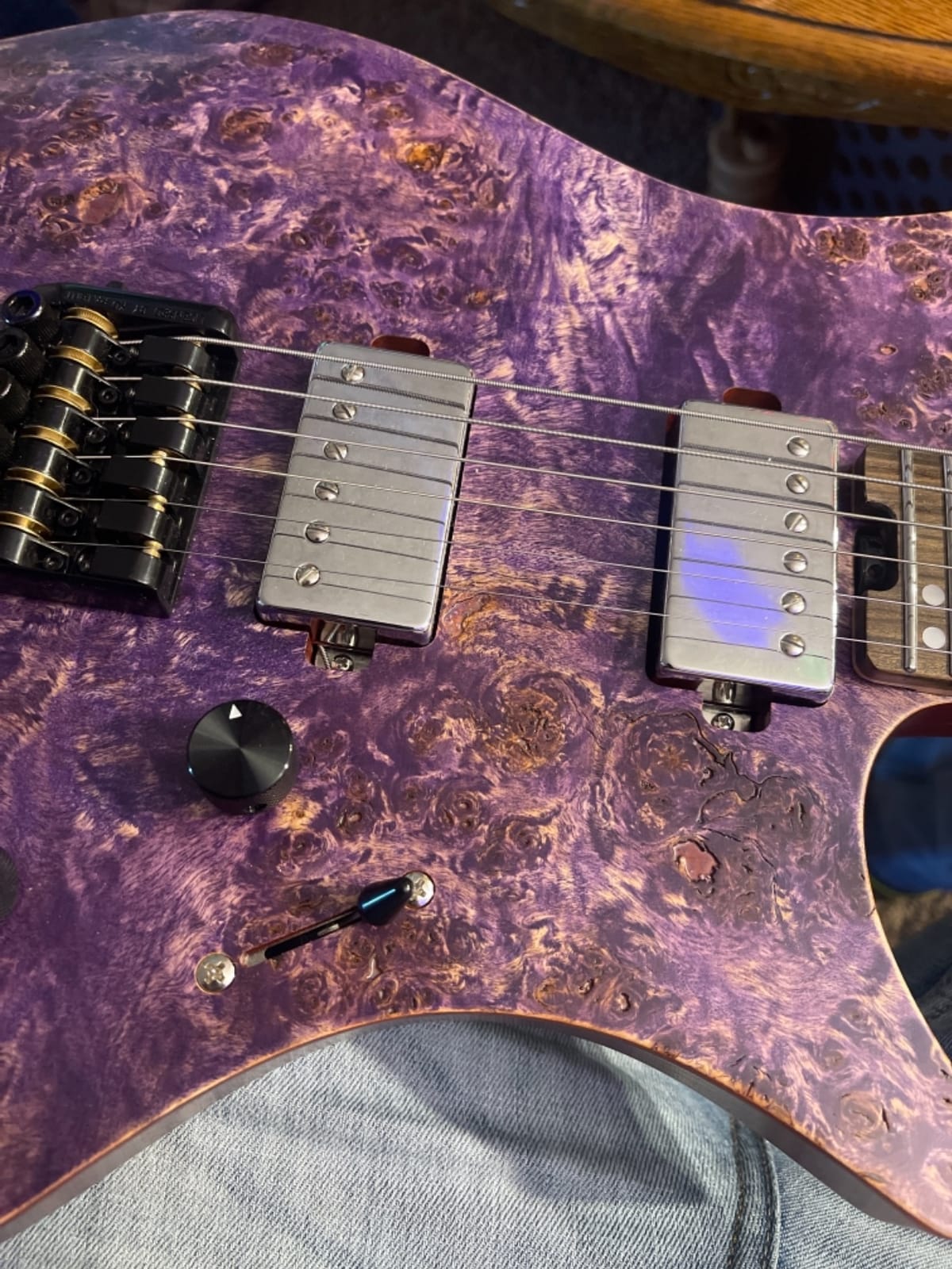 EART Headless Electric Guitar GW2 fixed Bridge for 6 String Travel Guitar, Stainless Steel Frets, Poplar Burl Venner Top, Purple customer photo 1