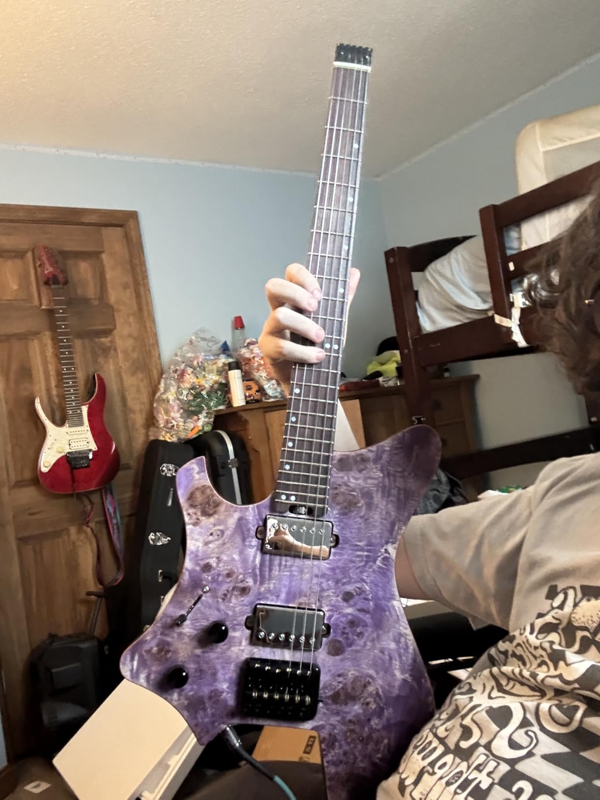 EART Headless Electric Guitar GW2 fixed Bridge for 6 String Travel Guitar, Stainless Steel Frets, Poplar Burl Venner Top, Purple customer photo 2