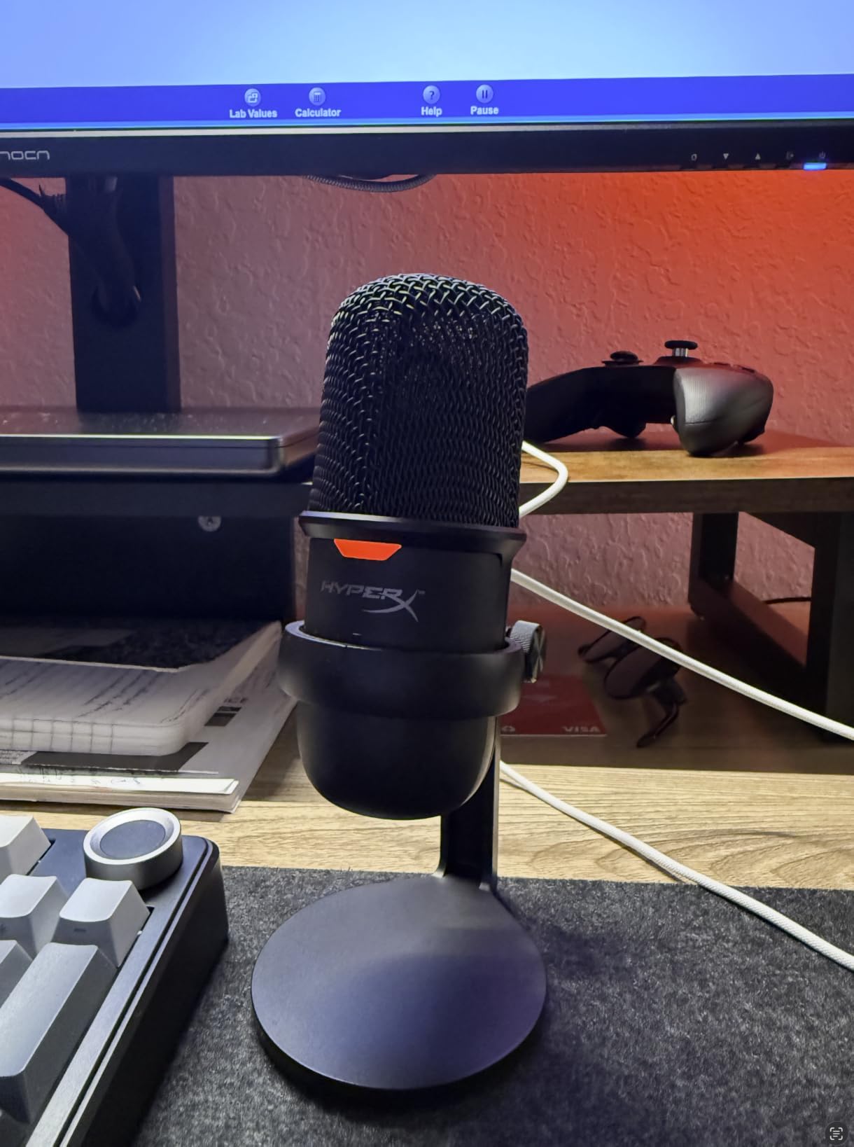 HyperX SoloCast – USB Condenser Gaming Microphone, for PC, PS4, PS5 and Mac, Tap-to-Mute Sensor, Cardioid Polar Pattern, great for Streaming, Podcasts, Twitch, YouTube, Discord,Black customer photo 1
