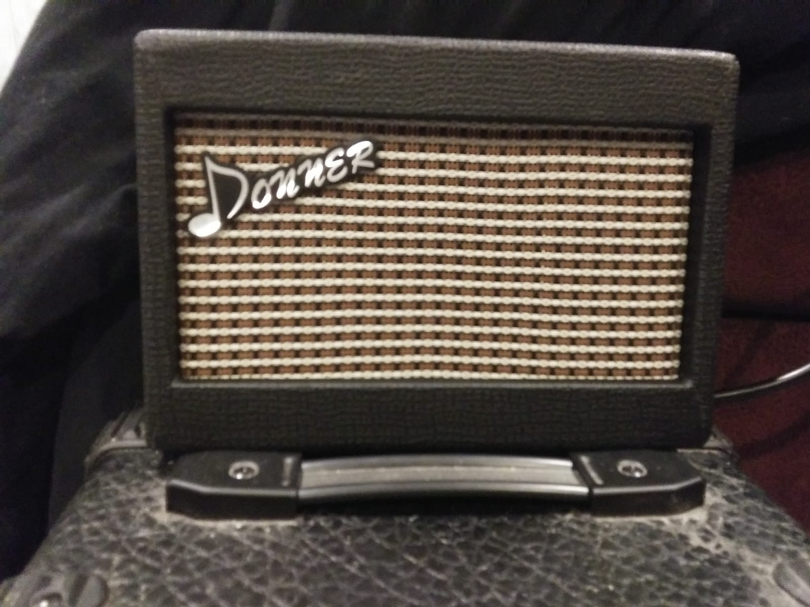 Donner Mini Electric Guitar Amp Wooden 5W Small mplifier Desktop Practice Guitar Speaker, M-3 customer photo 2