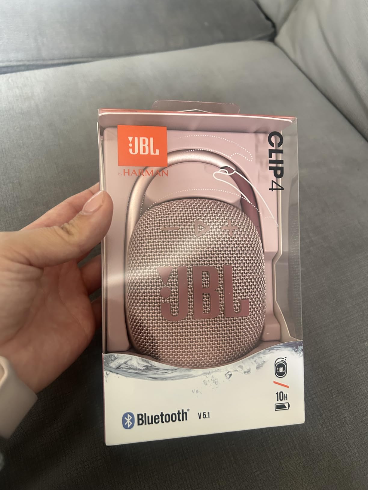 JBL Clip 4 - Portable Mini Bluetooth Speaker, big audio and punchy bass, integrated carabiner, IP67 waterproof and dustproof, 10 hours of playtime, speaker for home, outdoor and travel (Black) customer photo 1