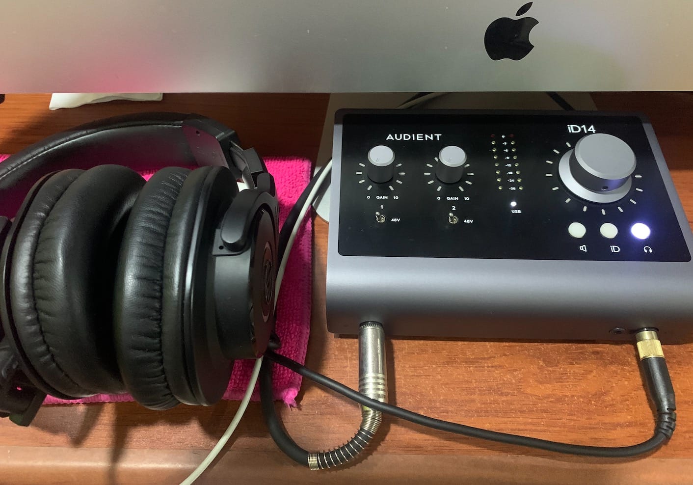 Audient Audio Interface iD14 MKII, 2 Class-A Microphone Preamps (High Performance USB Audio Interface, USB-C Connector, Monitor Mix and Monitor Panning Function, 2 Headphone Outputs), Black customer photo 1