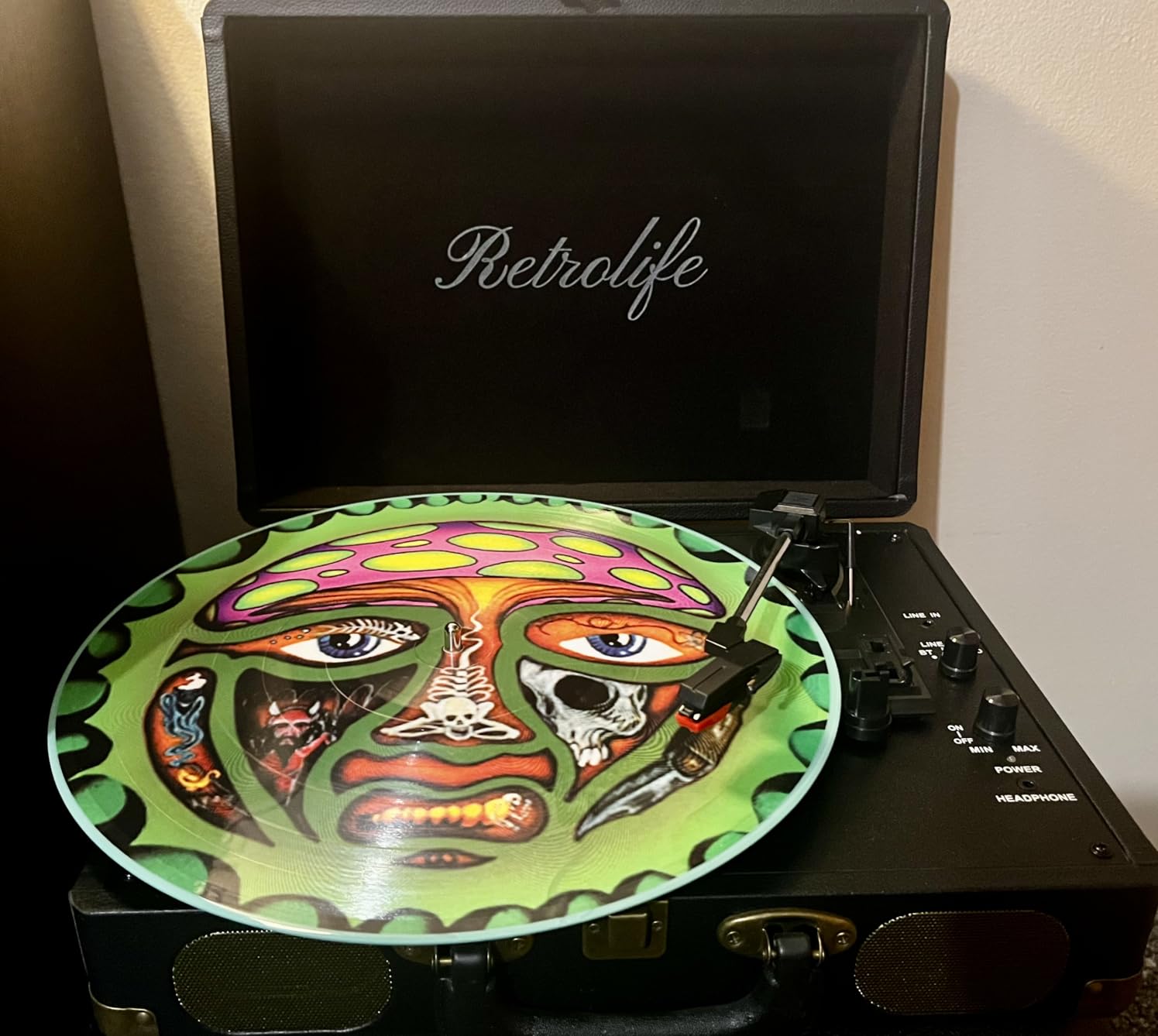 Retrolife® Vinyl Record Player with Speakers, Bluetooth Vinyl Player-Black customer photo 1