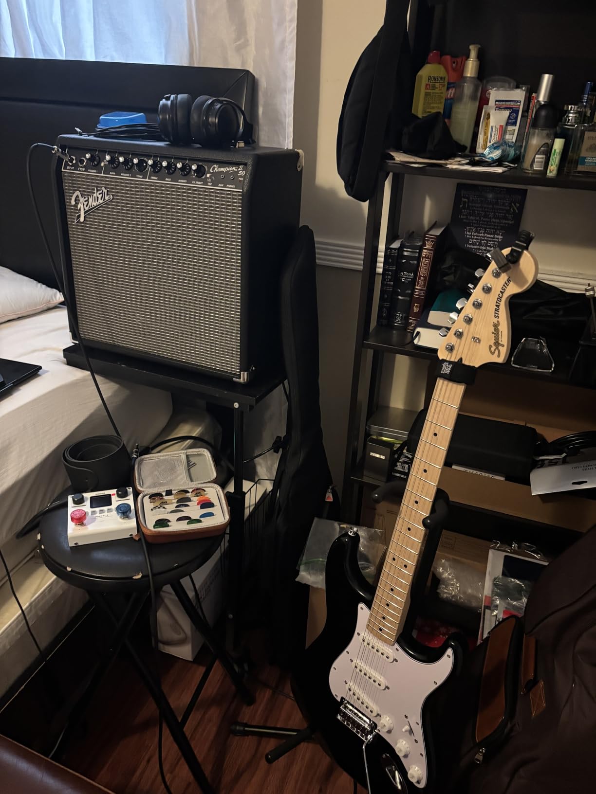 Squier Affinity Series Stratocaster Electric Guitar, with 2-Year Warranty, 3-Color Sunburst, Laurel Fingerboard customer photo 2