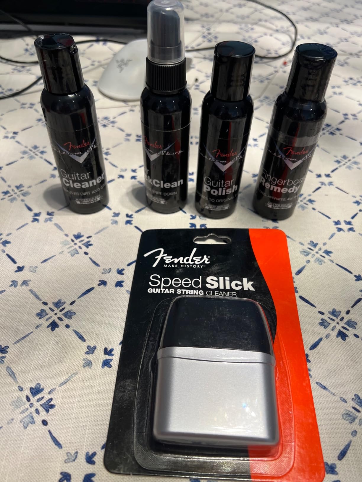 Fender Guitar Super Care Kit Bundle with Speed Slick String Cleaner, Custom Shop Deluxe Guitar Care System 4 Pack, Super-Soft Dual-Sided Microfiber Cloth, and Fender Factory Microfiber Cloth customer photo 1
