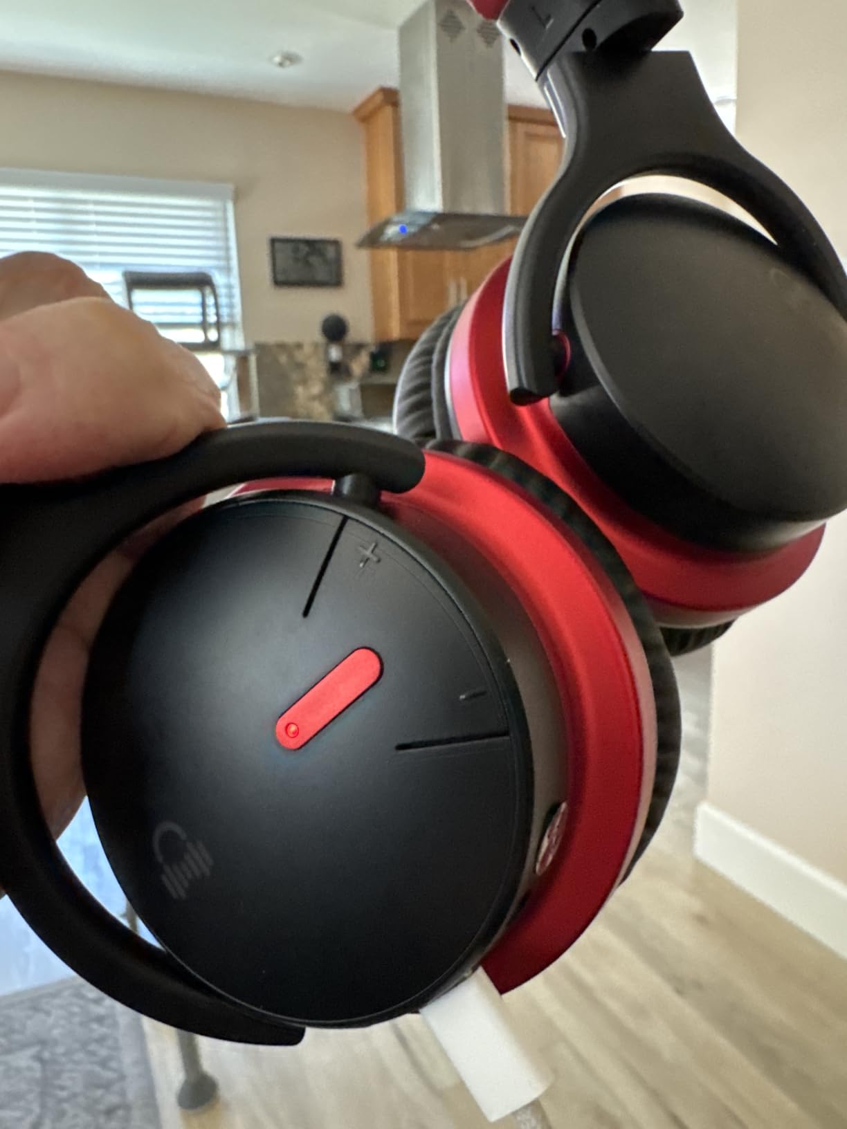 MOVSSOU Million Sold Classic E7 Active Noise Cancelling Headphones customer photo 1