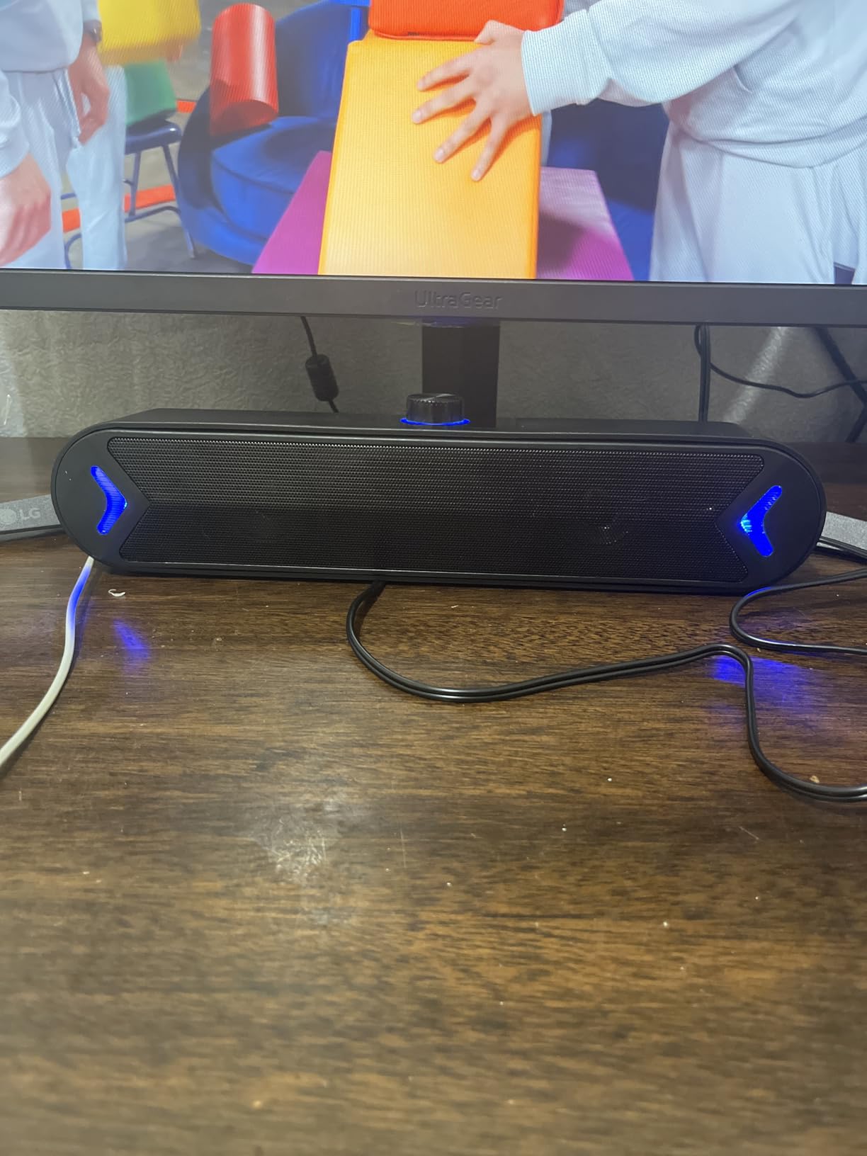 LENRUE Computer Speakers,PC Speakers for Desktop,Wired USB-Powered Sound-bar for Computer with 10W Stereo Sound and Colorful Light,Plug-n-Play (A39PRO /Black) customer photo 1