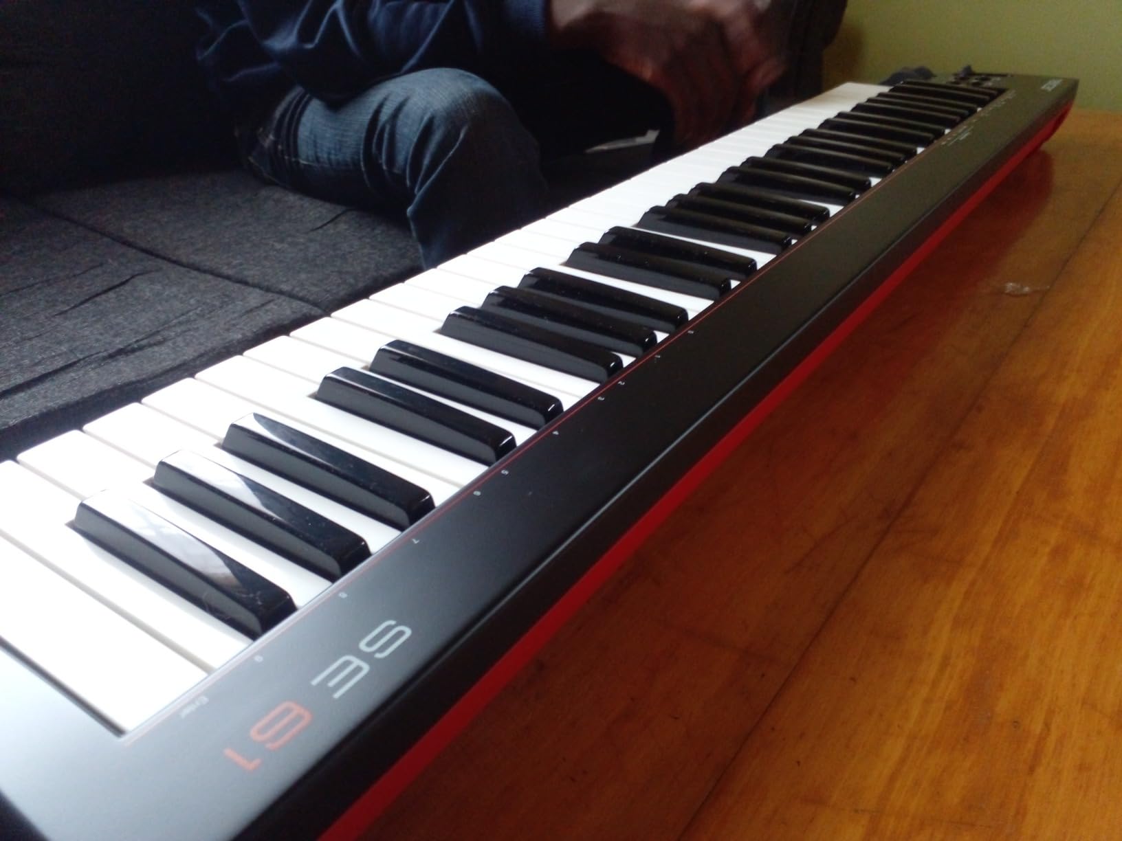 Nektar SE61 - USB MIDI Controller Keyboard with Nektar DAW Integration, Black customer photo 1