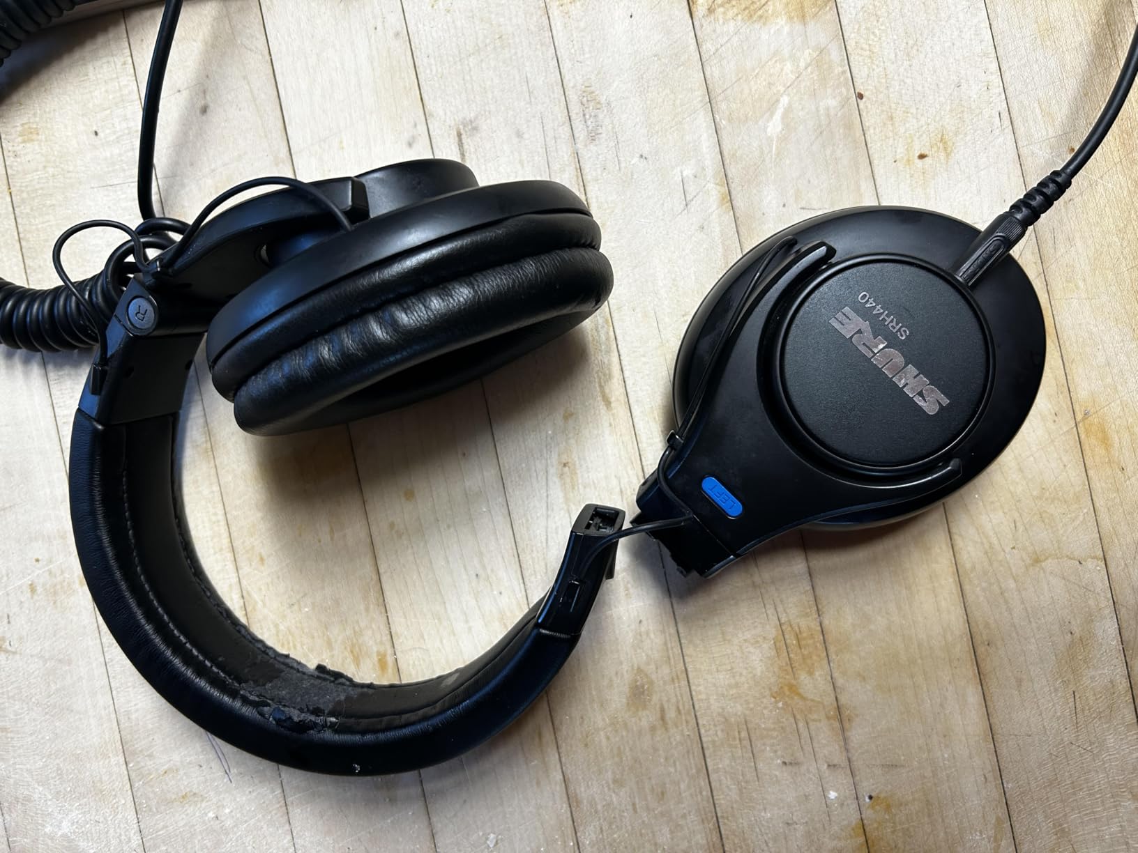 Shure SRH440A Over-Ear Wired Studio Headphones for Recording customer photo 2