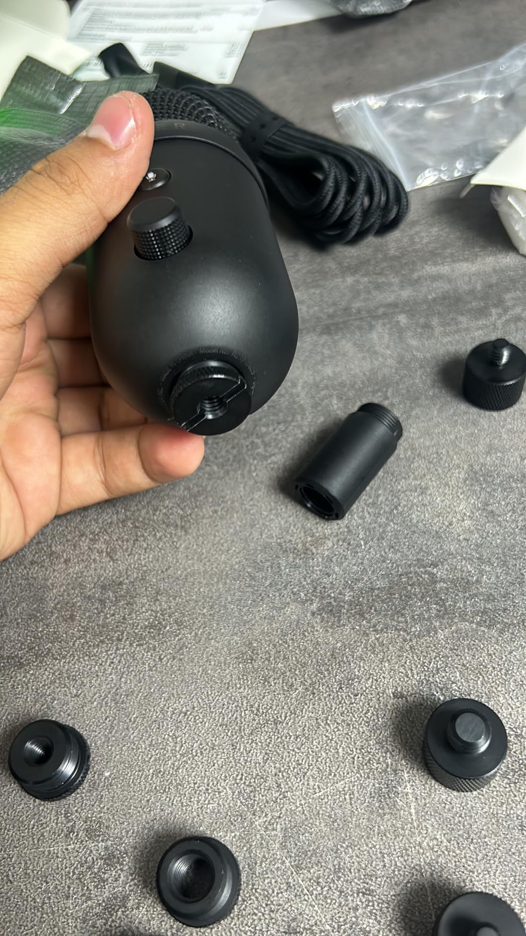 Razer Seiren V2 X USB Condenser Microphone for Streaming and Gaming on PC: Supercardioid Pickup Pattern - Integrated Digital Limiter - Mic Monitoring and Gain Control - Built-in Shock Absorber customer photo 2