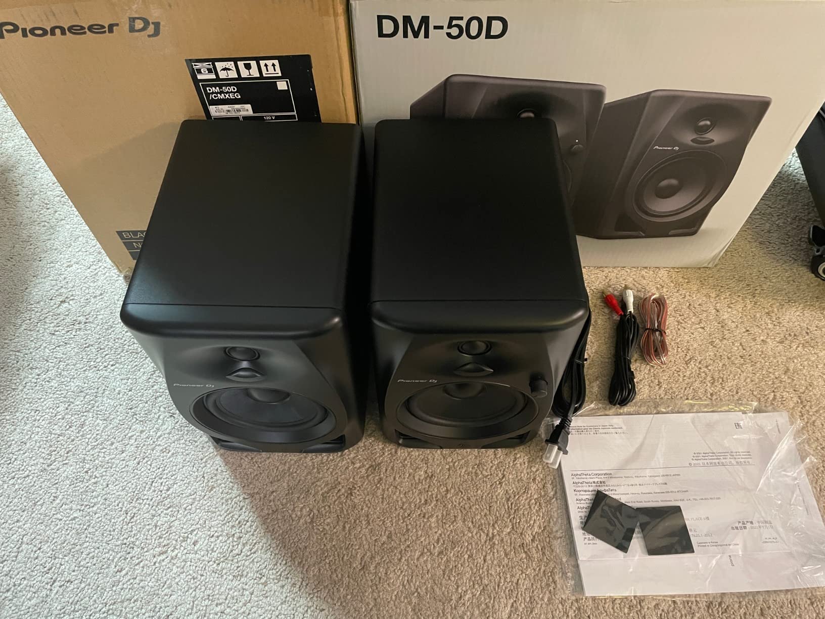 Pioneer DJ DM-50D 5-inch Active Desktop Monitor Speakers, Pair, Black customer photo 1