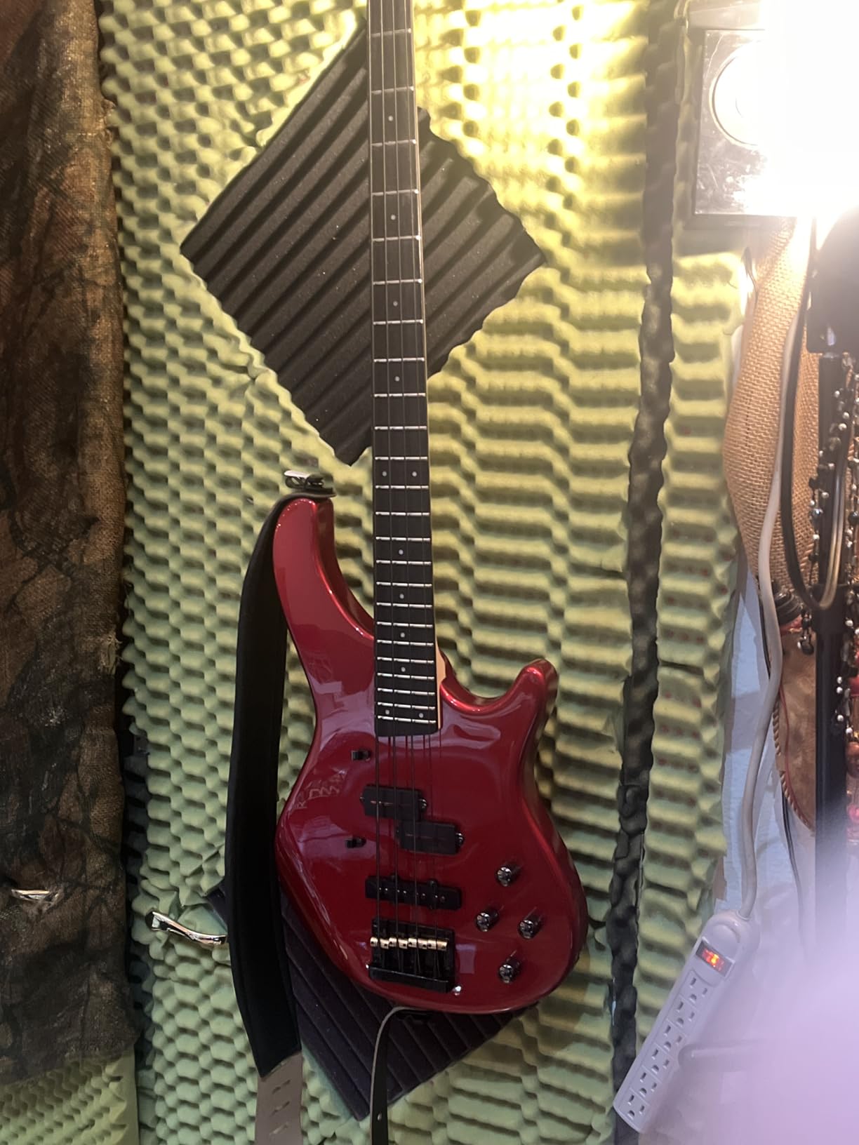 Donner Electric Bass 4 Strings Full-Size Guitar Kit PJ-Style (Red) customer photo 2
