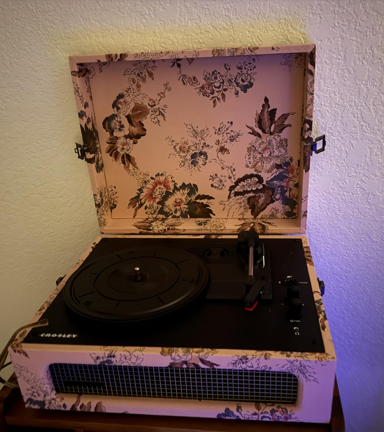Crosley CR8017B-FL Voyager Record Player, Floral customer photo 1