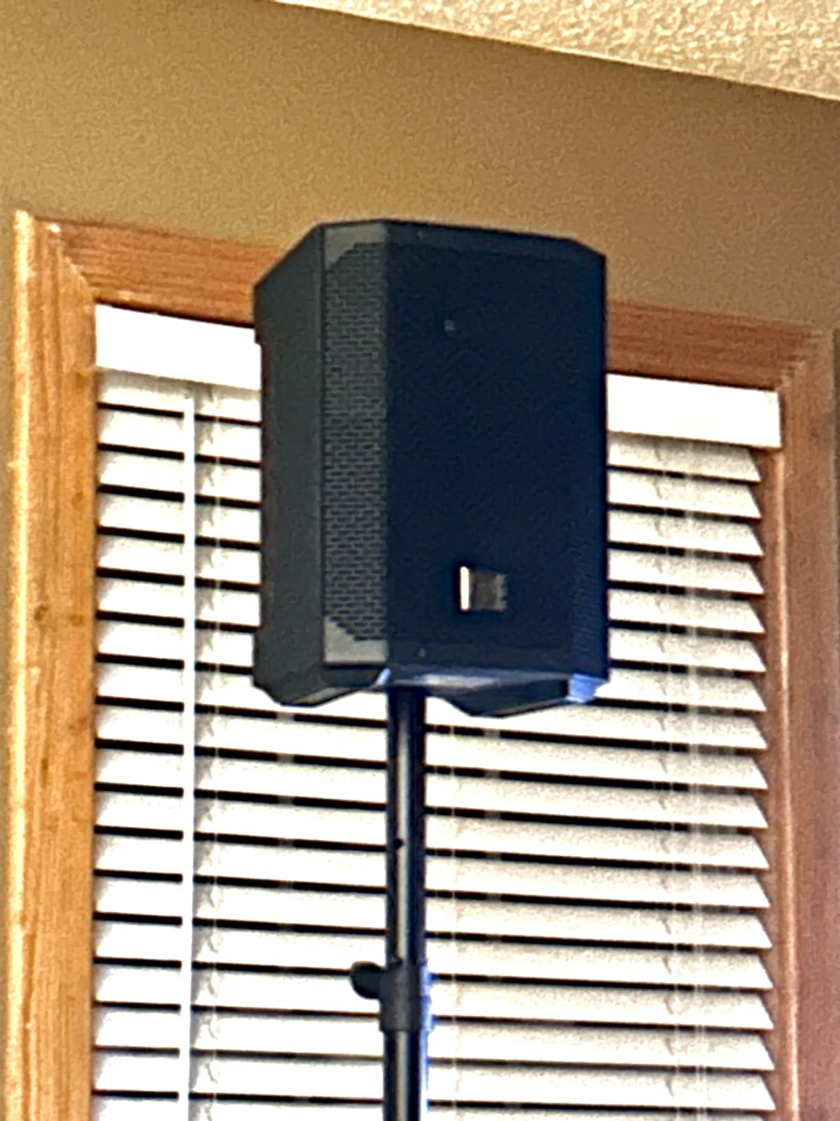 Electro-Voice Everse 8 8 Battery Powered Weatherized Pa Speaker (Black) customer photo 1