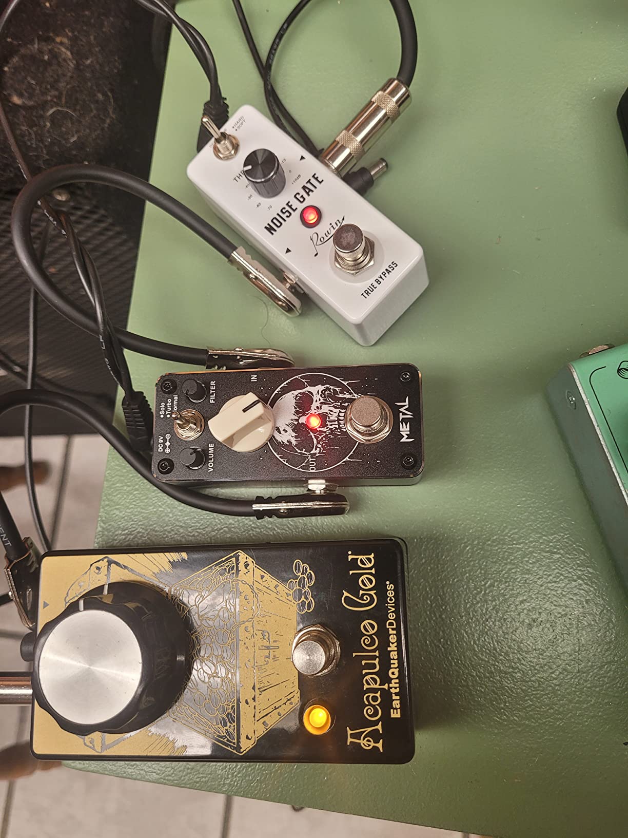 Sondery Metal Distortion Pedal for Electric Guitars, 3 Modes of Solo Turbo and Normal, Warm Smooth Wide Range of Vintage Distortion Sound, Mini Effect Pedal True Bypass, Art Design Series customer photo 1