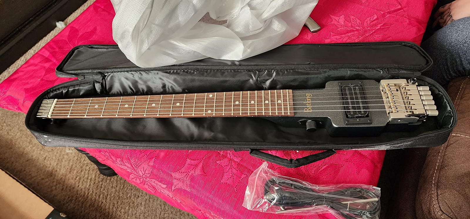 Batking Travel Electric Guitar Headless 6 String Guitar One-piece Canada maple neck through body design Double Locking Tremolo Bridge with Gigbag customer photo 2