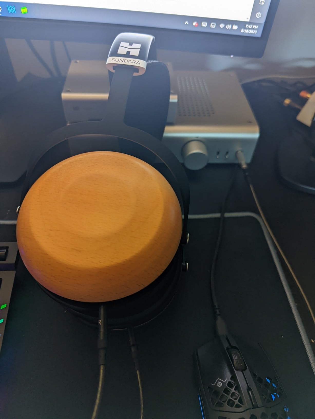 HIFIMAN SUNDARA Closed-Back Over-Ear Planar Magnetic Wired Hi-Fi Headphones with Stealth Magnet Design, Detachable Cable, Wood Ear Cups for Home, Studio, Recording customer photo 1