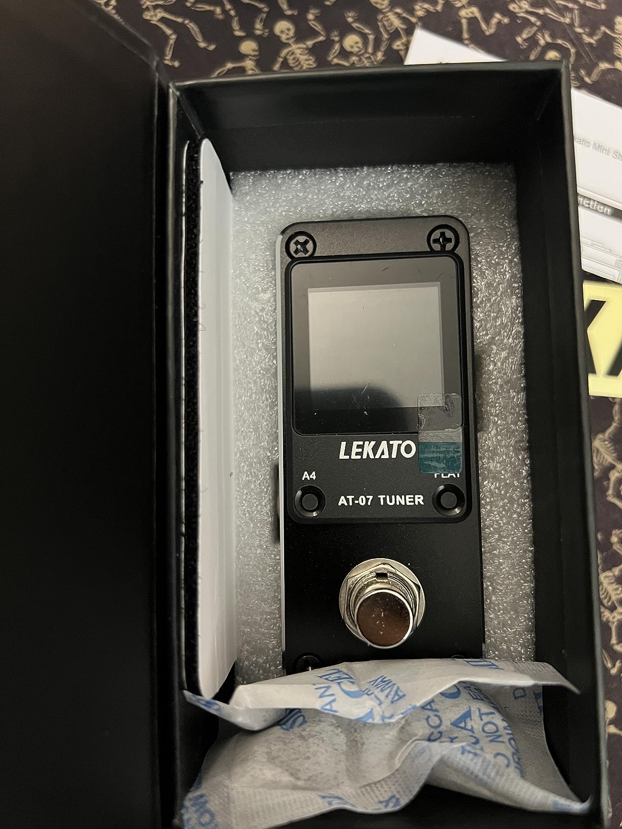 LEKATO Guitar Tuner Pedal with True Bypass, Chromatic Tuner Pedal for Electric Guitar and Bass, Color Display Tuning Pedal with Mute, Pitch and Flat Tuning customer photo 2