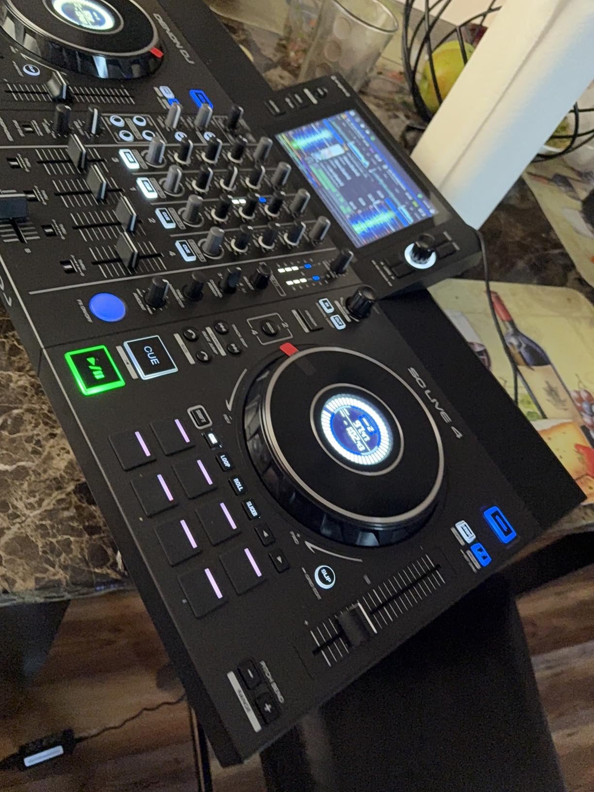 Denon DJ SC LIVE 4 Standalone DJ Controller Black customer photo 1