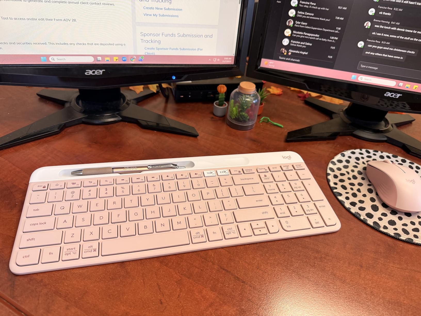 Logitech K585 Slim Wireless Keyboard with Built-in Phone Cradle - Graphite customer photo 1