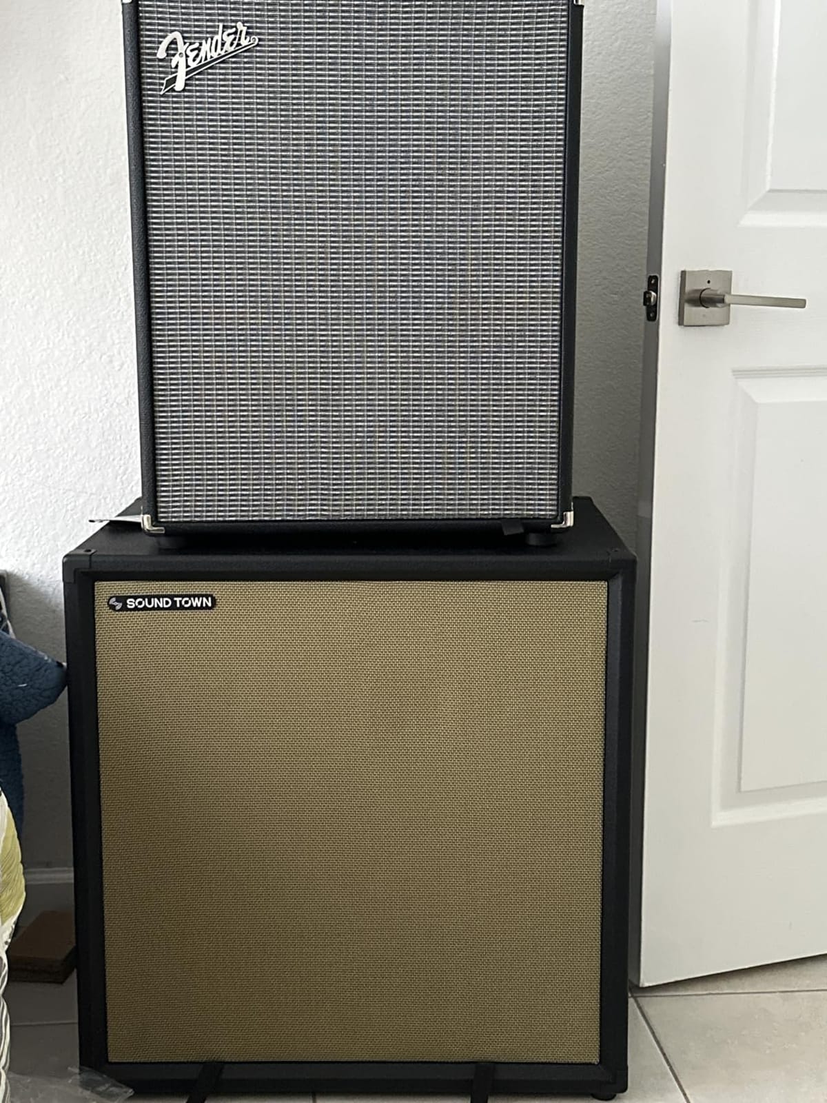 Sound Town 4 x 10“ 800W Bass Cabinet w/Horn, 8-ohm, 50oz Magnet, 3” Voice Coil, Birch Plywood, Black Tolex (BGC410BK) customer photo 2