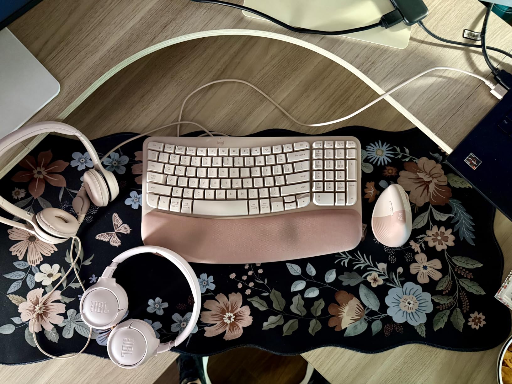 Logitech Wave Keys Ergonomic Wireless Keyboard with Palm Rest - Graphite customer photo 1