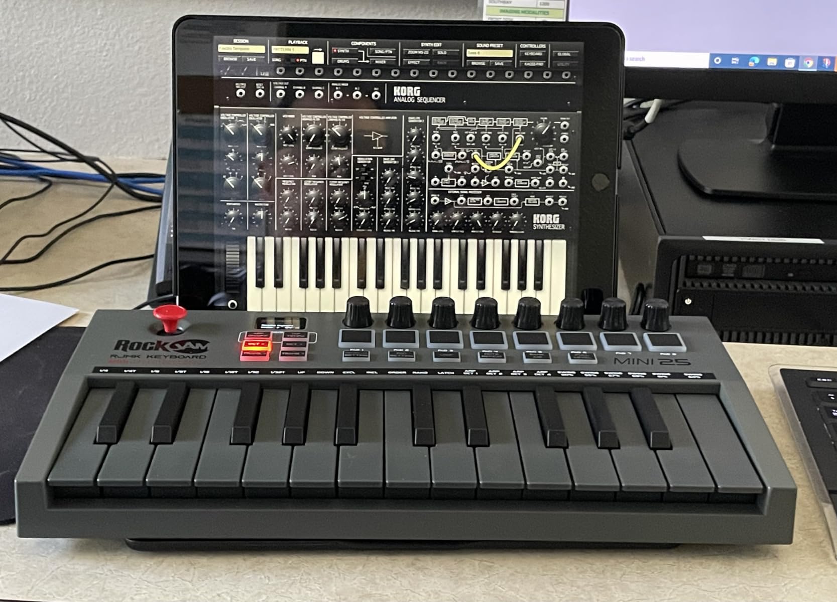 RockJam RJMK25 25 Key USB MIDI Keyboard Controller with Drum Pads customer photo 2