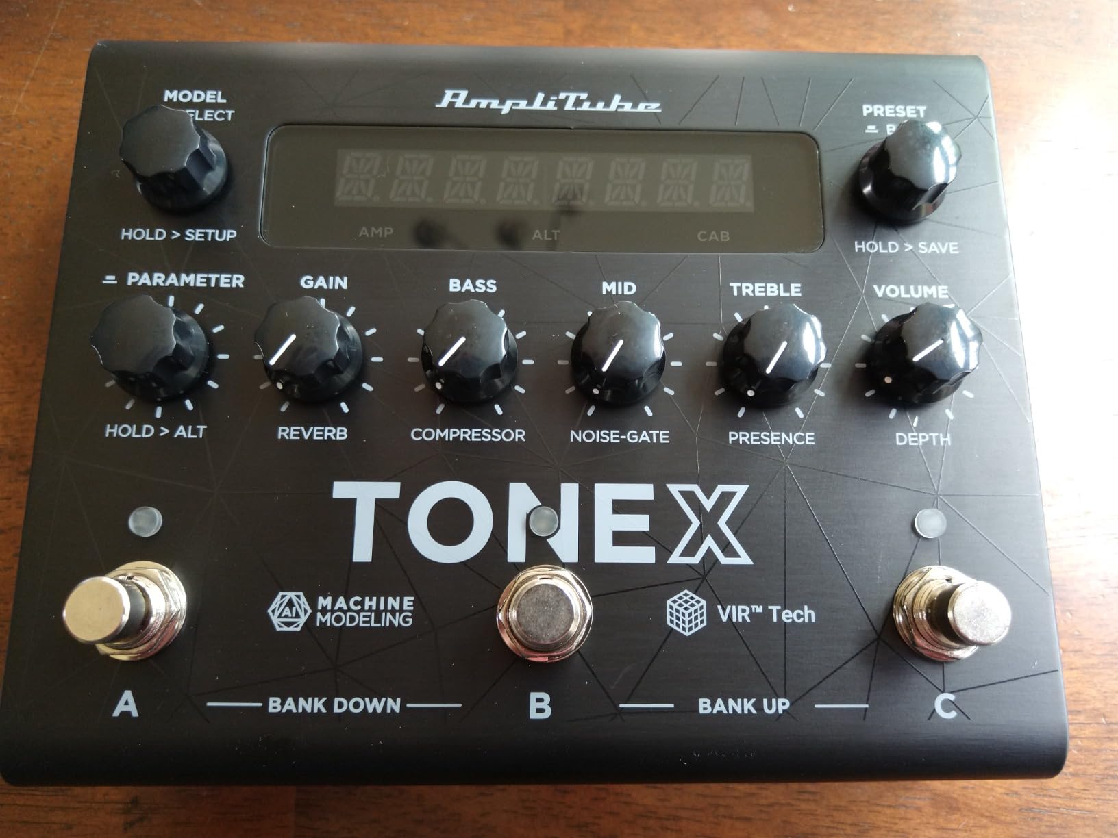 IK Multimedia TONEX Pedal: Stereo multi-effects guitar and bass pedal with 150 Presets, 15 Pre/Post FX, Tuner, Tap Tempo, Headphone Out, Software Player and Editor customer photo 1