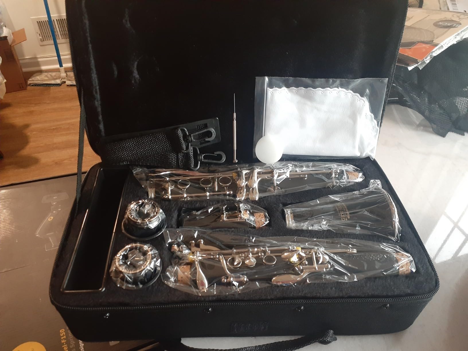 GKW Professional Ebonite Bb Clarinet Set for Beginners & Intermediate Players, Silver-Plated Keys, Warm Clear Tone, Includes Hard Case, Musical Instrument for School Band customer photo 1