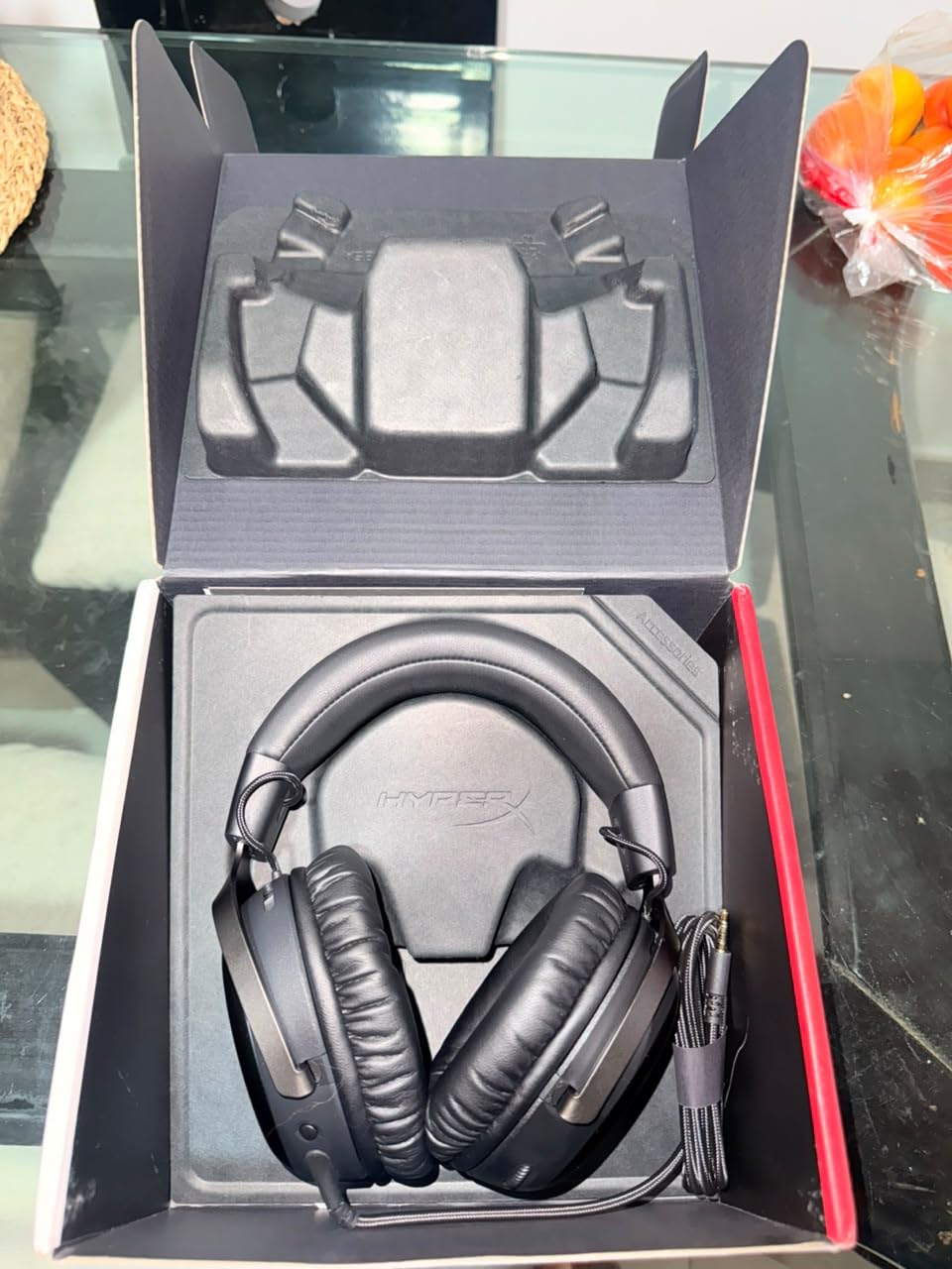 HyperX Cloud III – Wired Gaming Headset, PC, PS5, Xbox Series X|S, Angled 53mm Drivers, Spatial Audio, Memory Foam, Durable Frame, Ultra-Clear 10mm Mic, USB-C, USB-A, 3.5mm – Black/Red customer photo 2