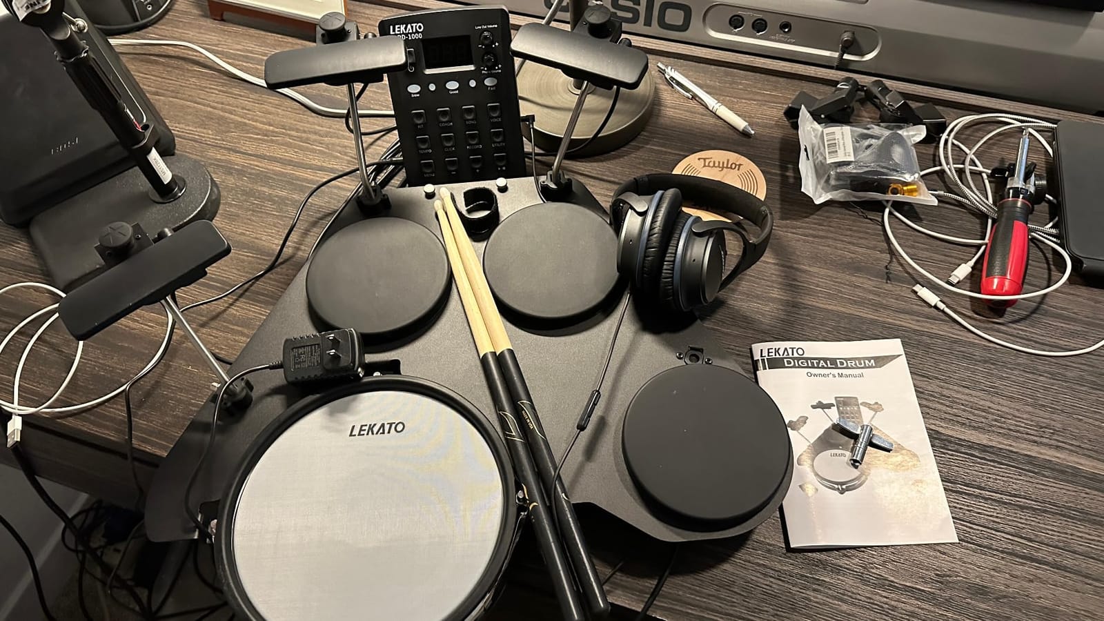 LEKATO Electronic Drum Set, Portable Electric Drum Set for Beginner with Quiet Mesh Snare Drum Pads, 220+ Sounds, USB MIDI, 2 Switch Pedal, Electric Drum Kit with Sticks, Travel Bag customer photo 2